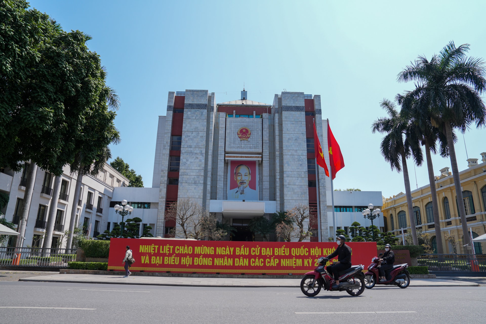 Phường Hoàn Kiếm rực rỡ cờ hoa chào đón ngày bầu cử- Ảnh 8.