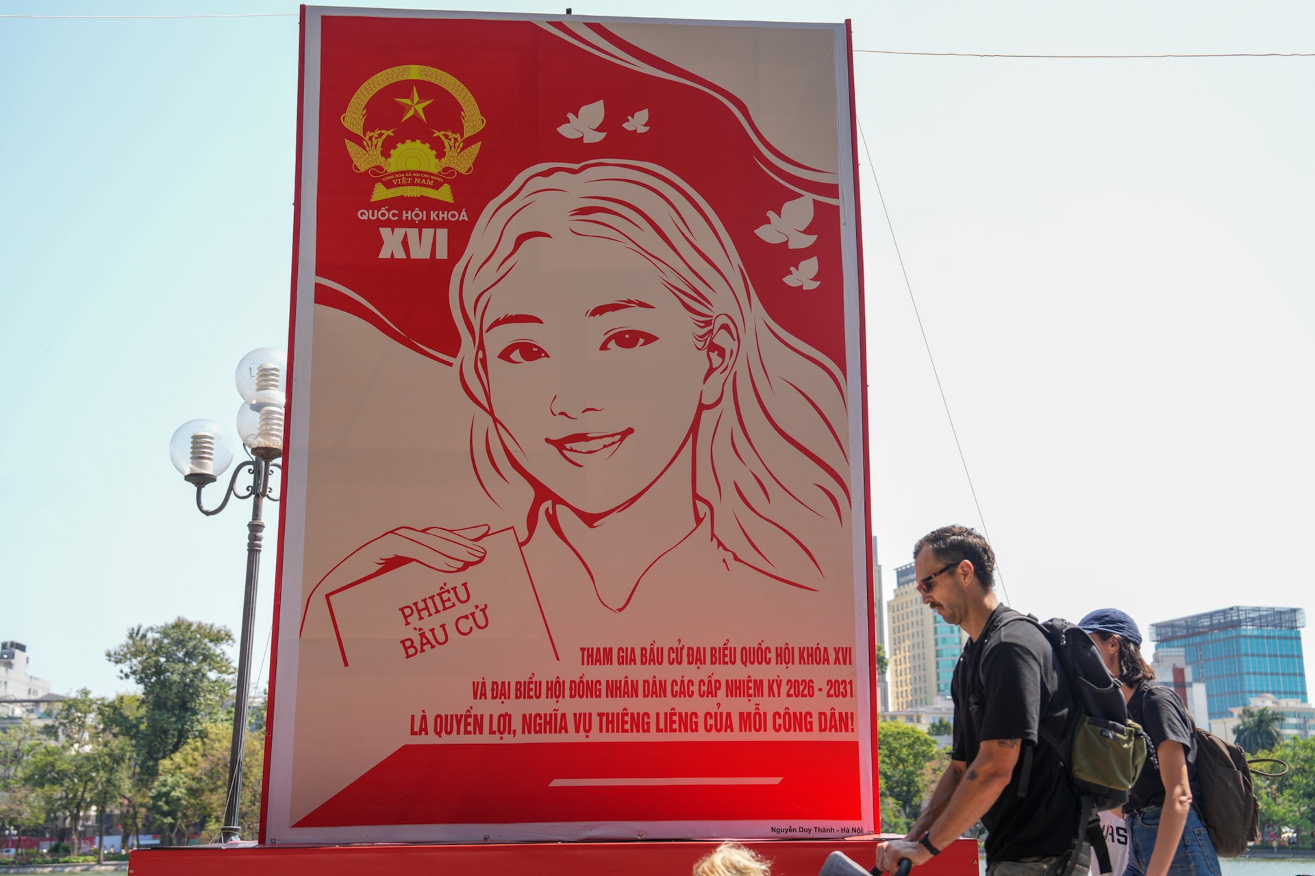 Phường Hoàn Kiếm rực rỡ cờ hoa chào đón ngày bầu cử- Ảnh 4.