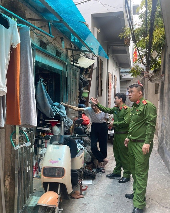 Tăng cường kiểm tra an toàn PCCC tại các nhà nhiều căn hộ (chung cư mini) trên địa bàn phường Ô Chợ Dừa- Ảnh 1.