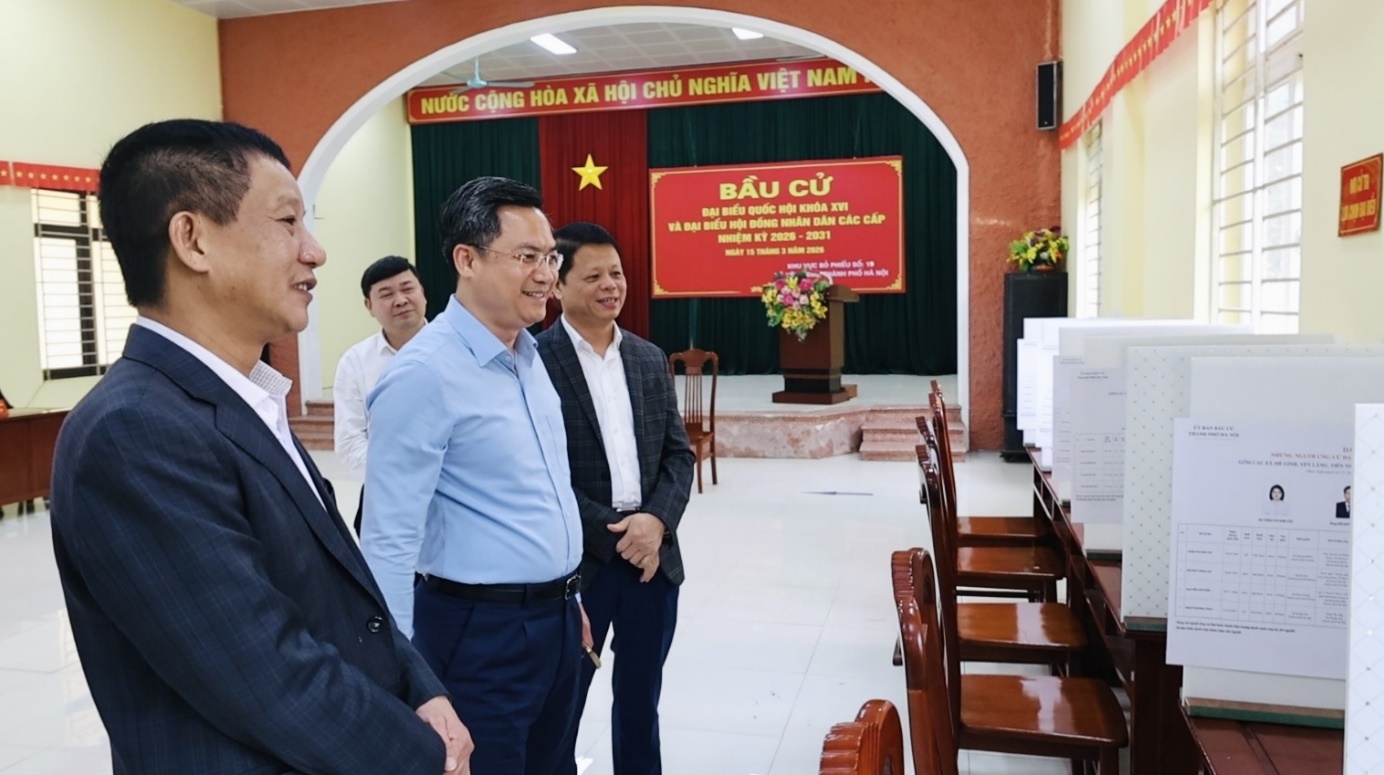 ĐOÀN CÔNG TÁC SỐ 5 THÀNH ỦY HÀ NỘI KIỂM TRA CÔNG TÁC BẦU CỬ TẠI XÃ YÊN LÃNG- Ảnh 2.