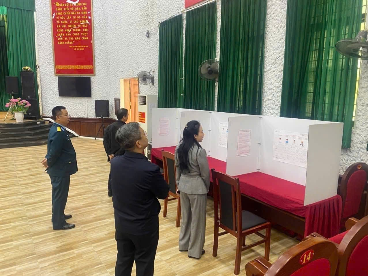 Phường Phương Liệt tăng cường giám sát công tác chuẩn bị bầu cử, bảo đảm ngày hội toàn dân diễn ra đúng luật, an toàn- Ảnh 2.