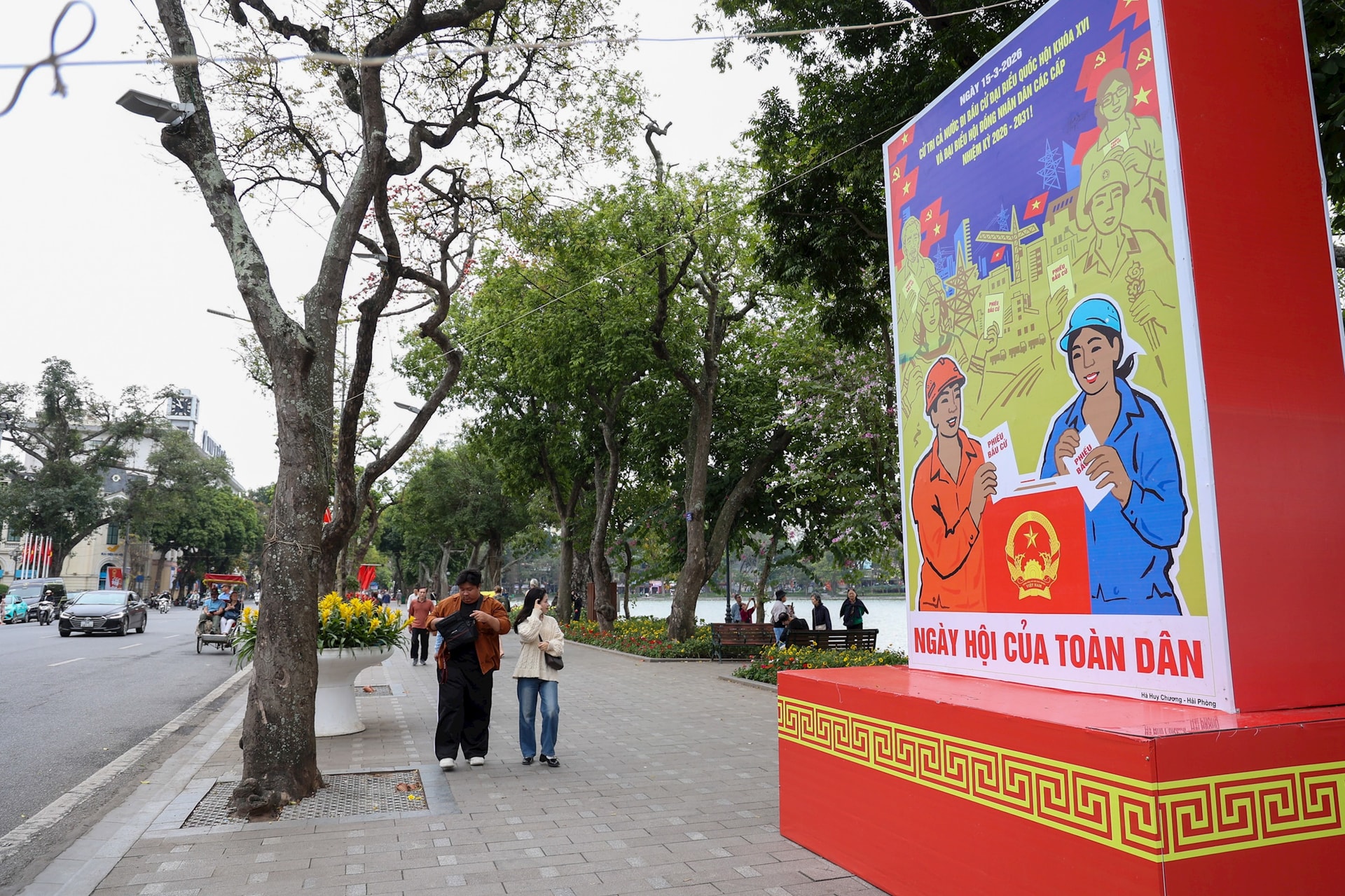 Phường Hoàn Kiếm rực rỡ cờ hoa chào đón ngày bầu cử- Ảnh 10.