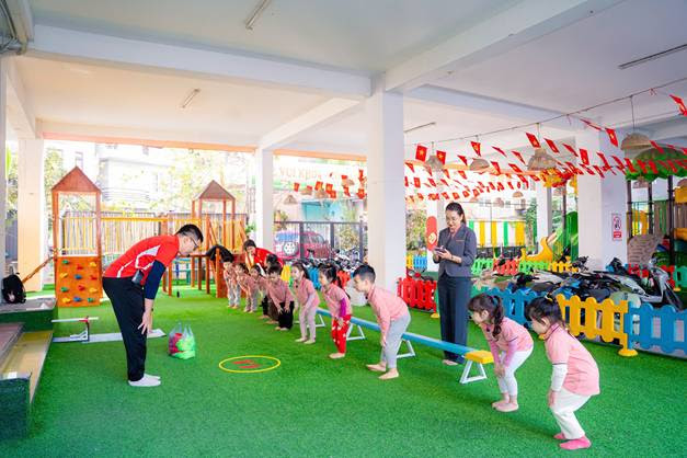 Hoạt động chuyên đề: Giáo dục dinh dưỡng kết hợp vận động nhằm phát triển thể chất cân đối cho trẻ- Ảnh 2.