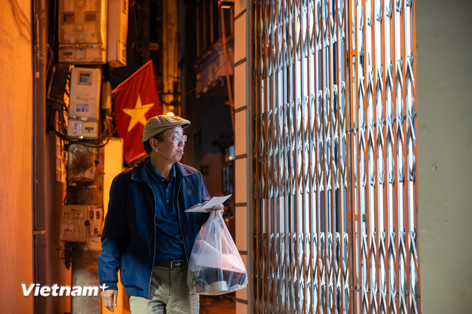 'Nước rút' chuẩn bị phiếu bầu, gõ cửa từng nhà phát thẻ cử tri ở Hà Nội- Ảnh 10.