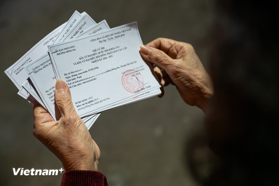 'Nước rút' chuẩn bị phiếu bầu, gõ cửa từng nhà phát thẻ cử tri ở Hà Nội- Ảnh 12.