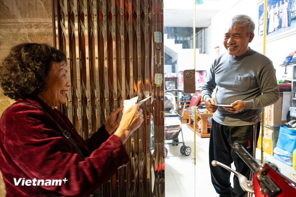 'Nước rút' chuẩn bị phiếu bầu, gõ cửa từng nhà phát thẻ cử tri ở Hà Nội- Ảnh 13.