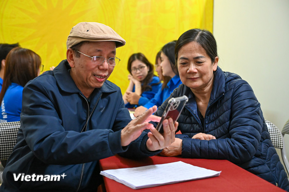 'Nước rút' chuẩn bị phiếu bầu, gõ cửa từng nhà phát thẻ cử tri ở Hà Nội- Ảnh 7.