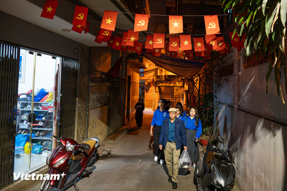 'Nước rút' chuẩn bị phiếu bầu, gõ cửa từng nhà phát thẻ cử tri ở Hà Nội- Ảnh 9.