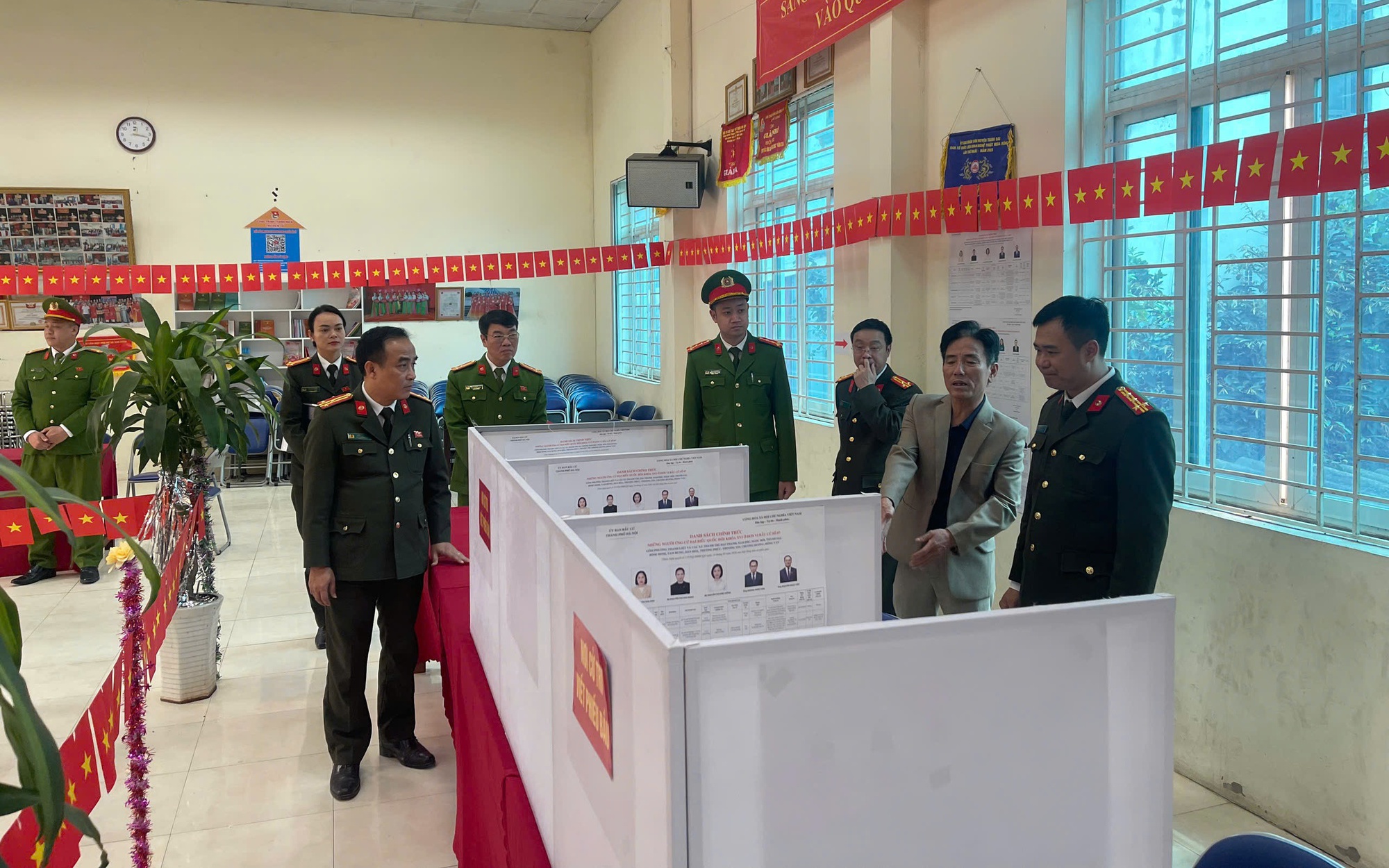 Công an xã Tam Hưng bảo đảm an ninh, trật tự phục vụ bầu cử đại biểu Quốc hội khóa XVI và HĐND các cấp