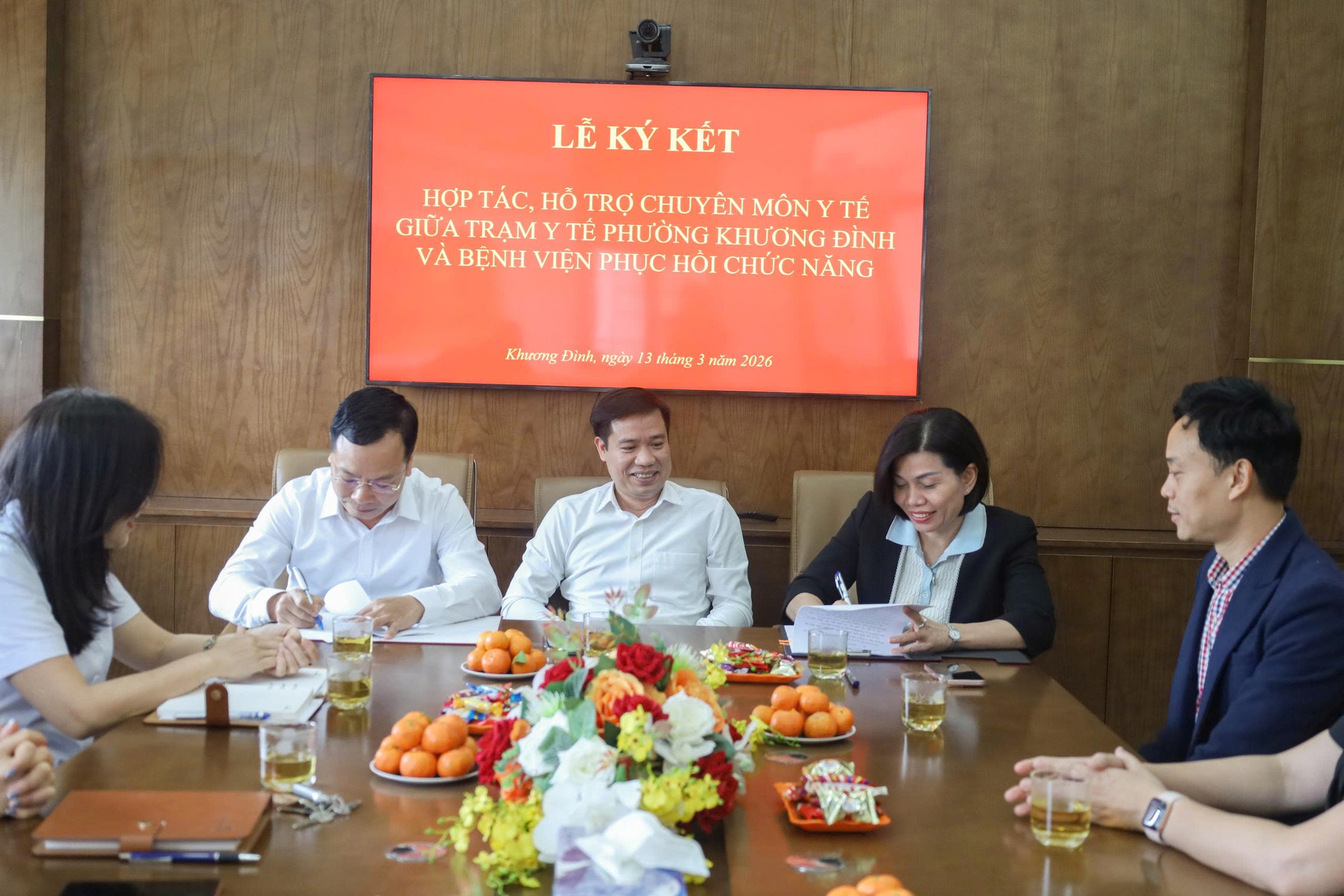 Khương Đình: Ký kết hợp tác, hỗ trợ chuyên môn y tế với Bệnh viện Phục hồi chức năng Hà Nội- Ảnh 3.