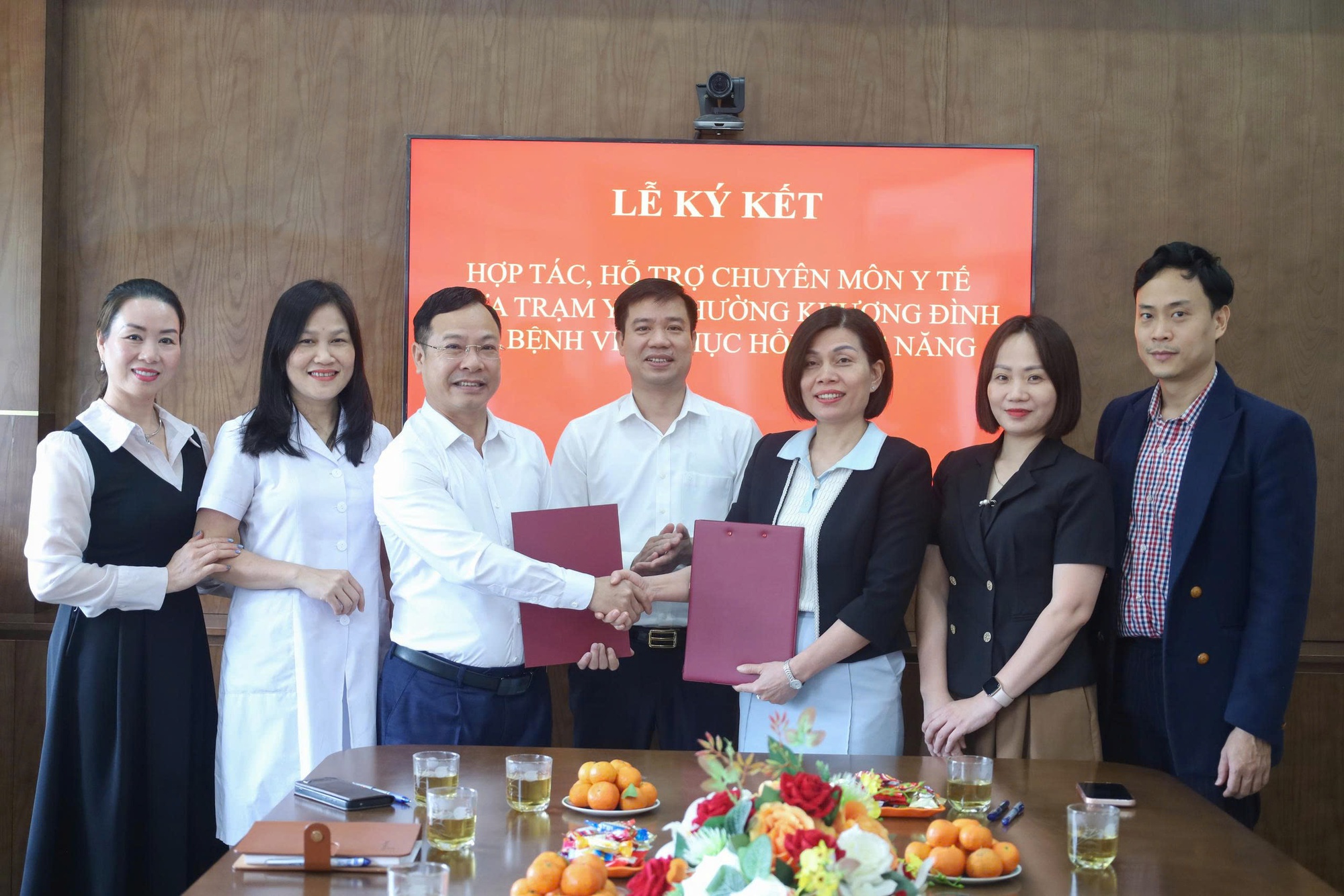 Khương Đình: Ký kết hợp tác, hỗ trợ chuyên môn y tế với Bệnh viện Phục hồi chức năng Hà Nội- Ảnh 4.