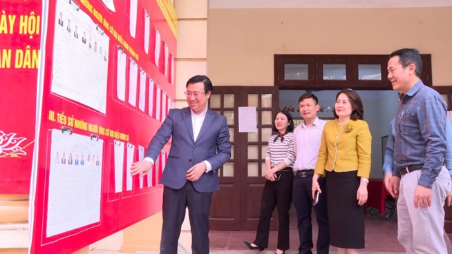 Đồng chí Bí thư Đảng uỷ xã Hoài Đức tiếp tục kiểm tra công tác chuẩn bị bầu cử tại các đơn vị bầu cử- Ảnh 6.