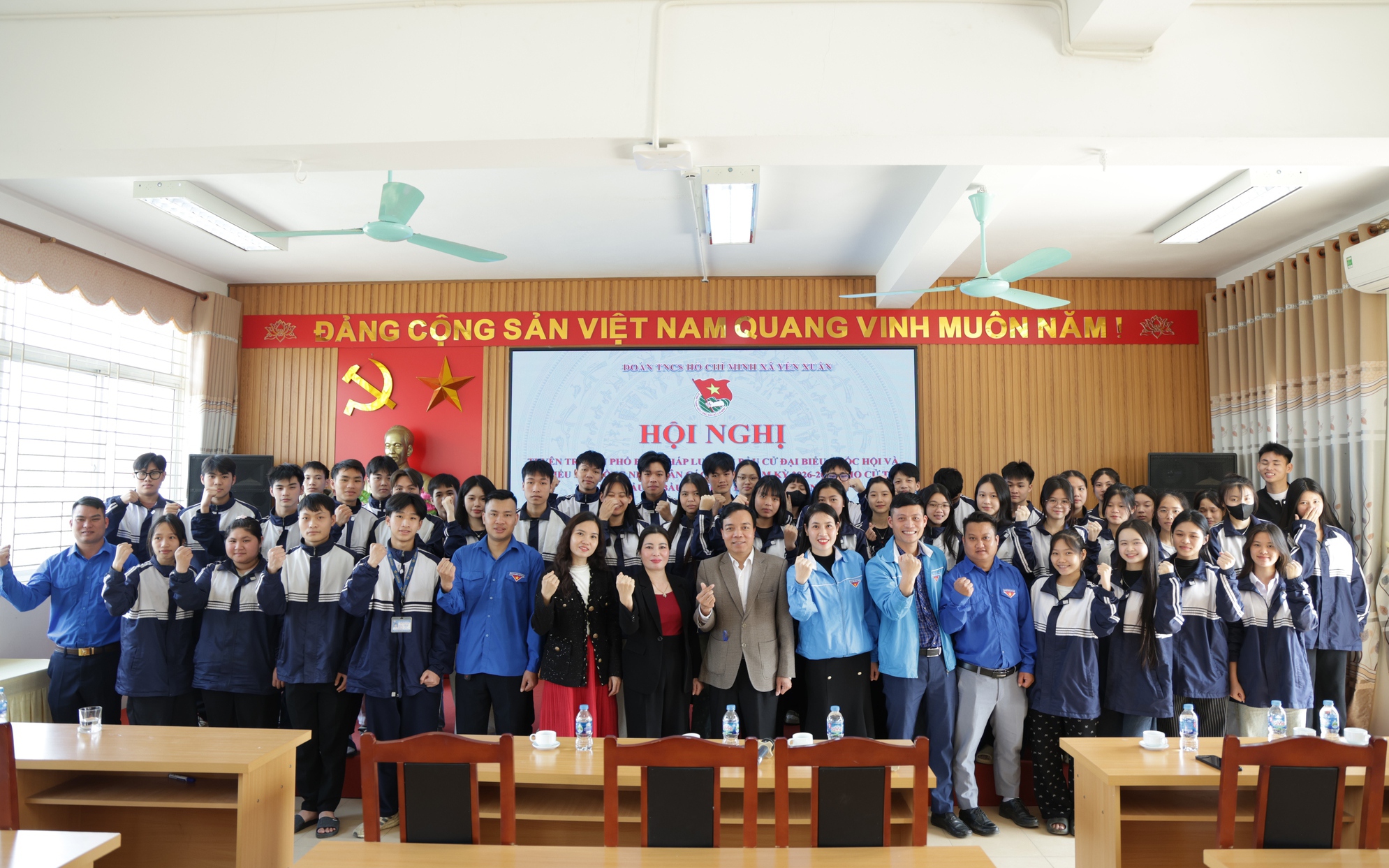 Xã Yên Xuân tuyên truyền pháp luật bầu cử cho cử tri tròn 18 tuổi