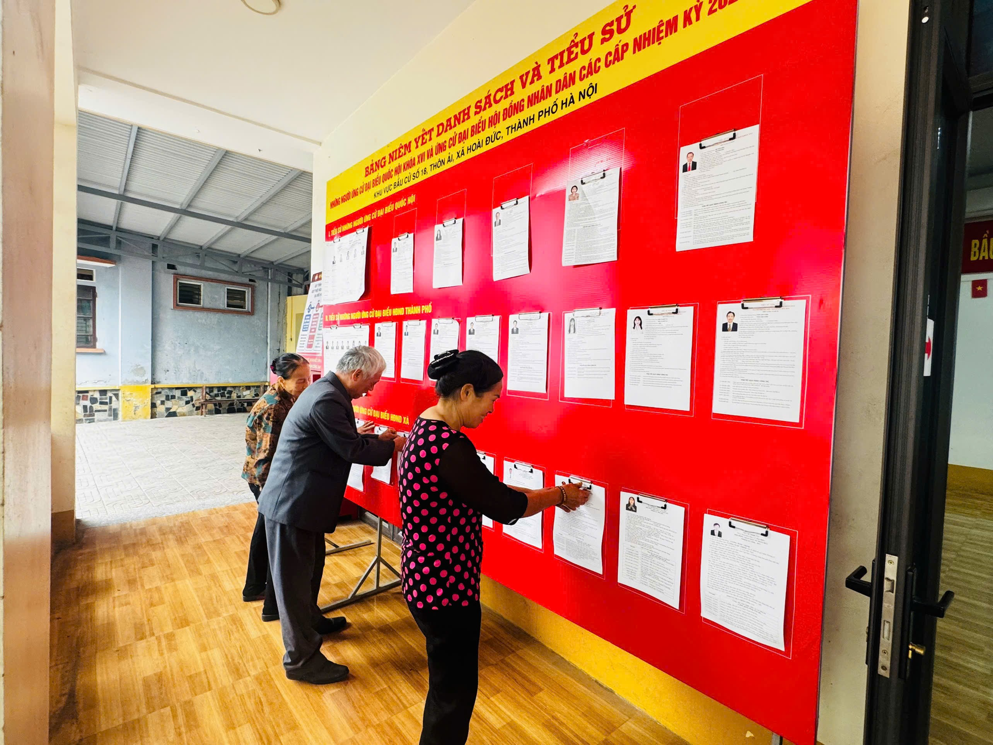 Các tổ bầu cử xã Hoài Đức “chạy nước rút” cho ngày hội bầu cử- Ảnh 1.