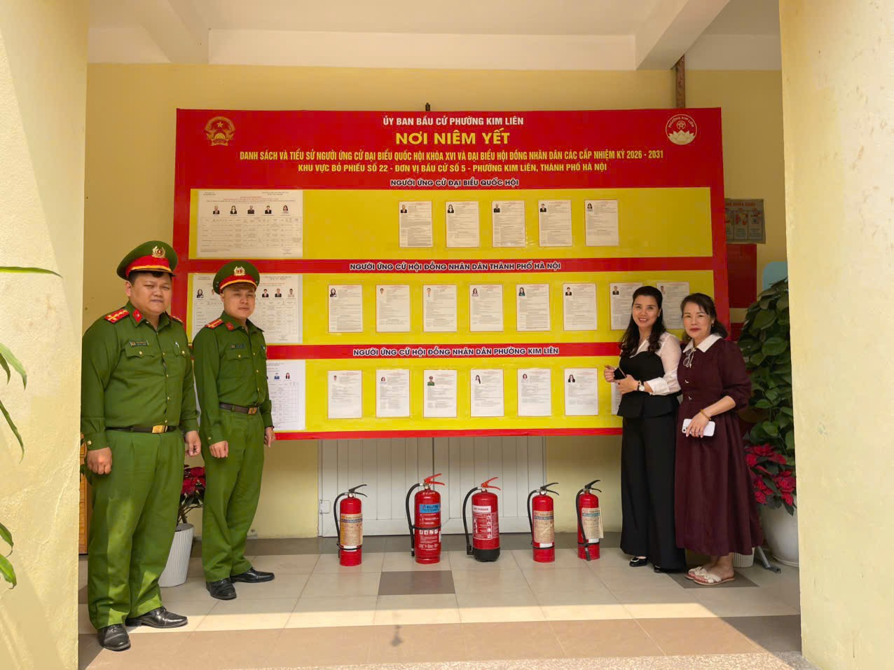 UBND phường Kim Liên tăng cường công tác đảm bảo an toàn phòng cháy, chữa cháy (PCCC) tại các điểm bầu cử trên địa bàn phường.- Ảnh 1.