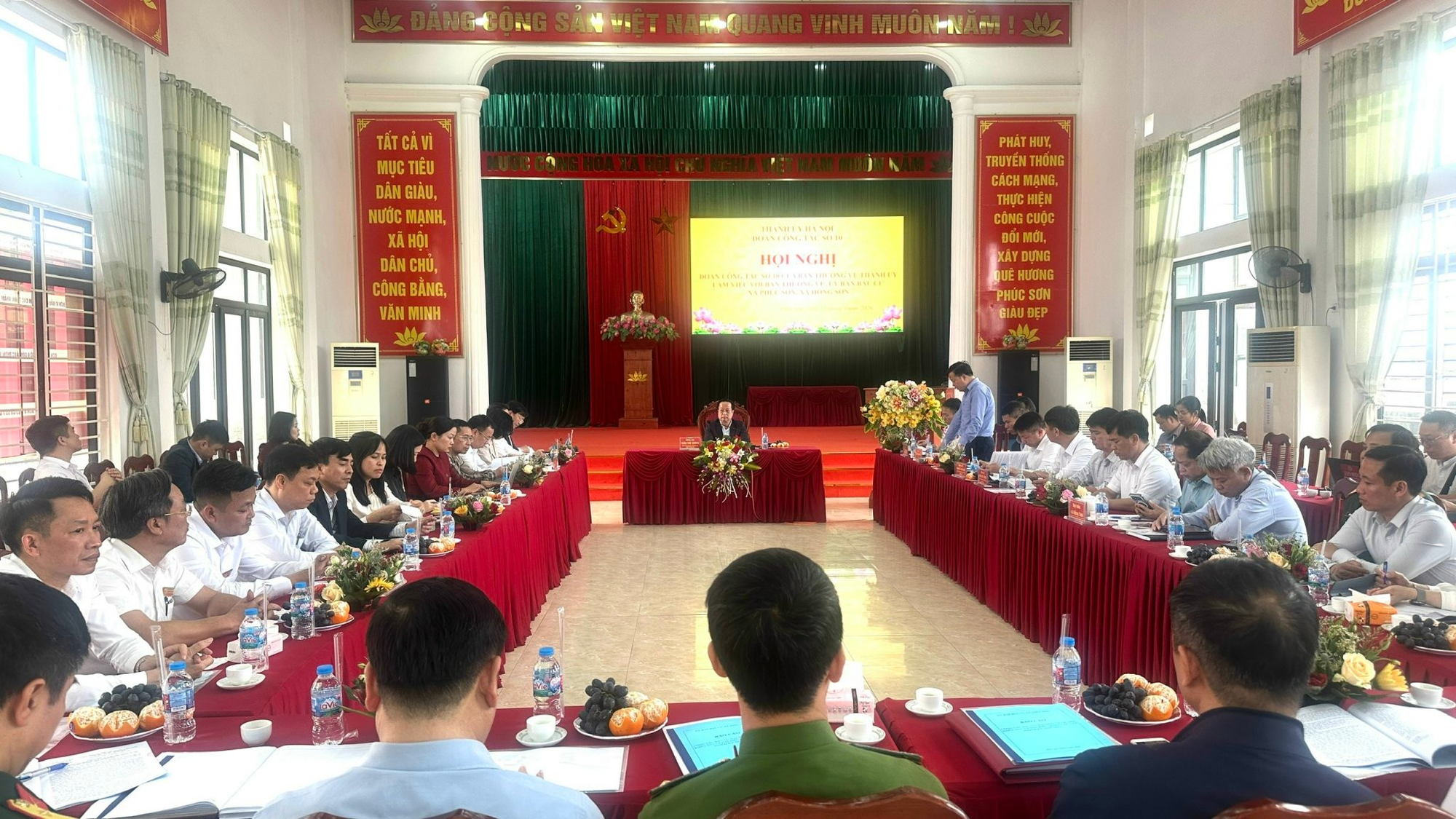 Đồng chí Phó Chủ tịch Thường trực HĐND Thành phố Trần Thế Cương kiểm tra công tác chuẩn bị bầu cử tại xã Hồng Sơn và xã Phúc Sơn- Ảnh 1.