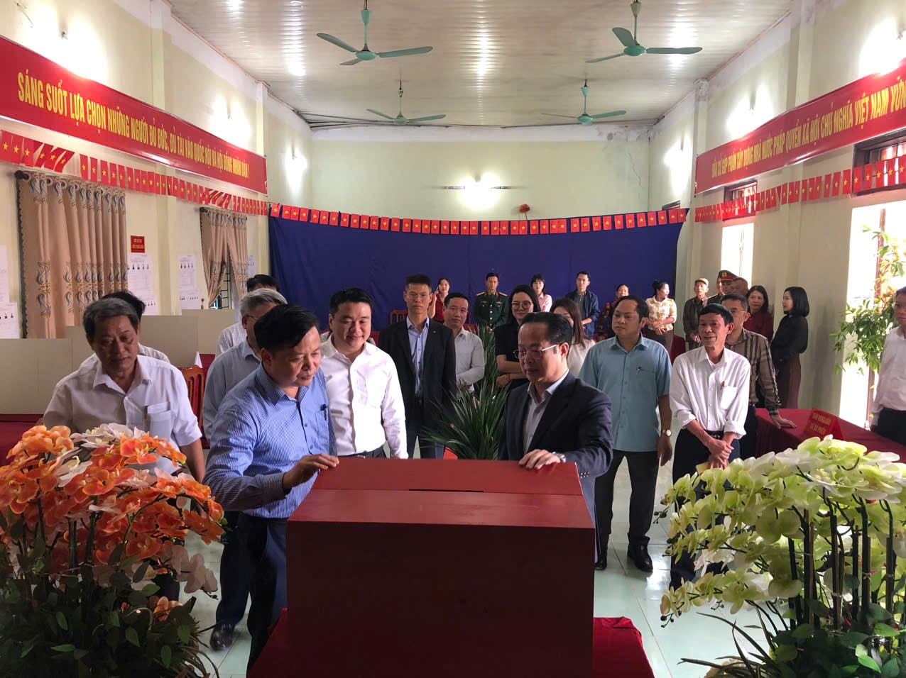 Đồng chí Phó Chủ tịch Thường trực HĐND Thành phố Trần Thế Cương kiểm tra công tác chuẩn bị bầu cử tại xã Hồng Sơn và xã Phúc Sơn- Ảnh 4.