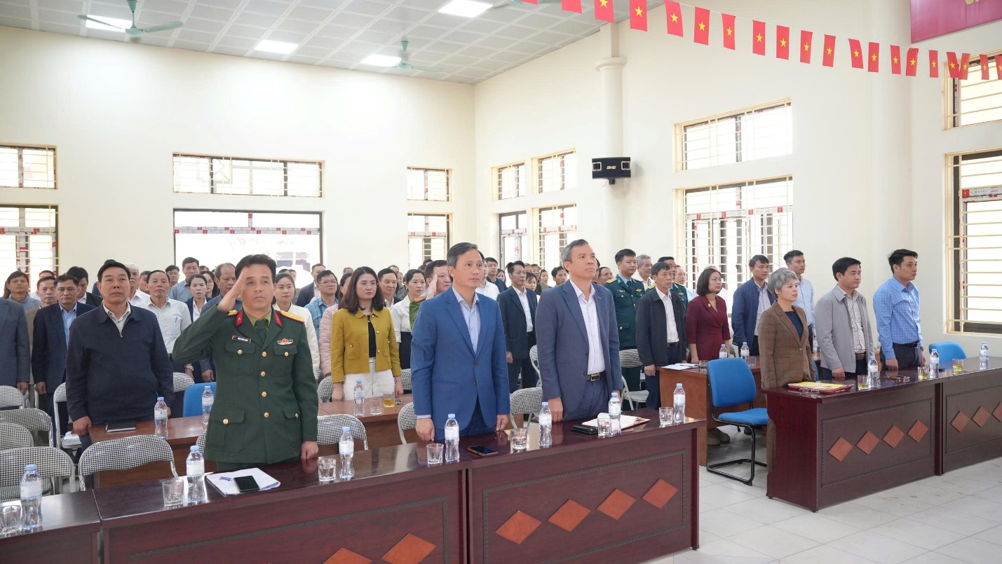 A group of people standing in a room  AI-generated content may be incorrect.