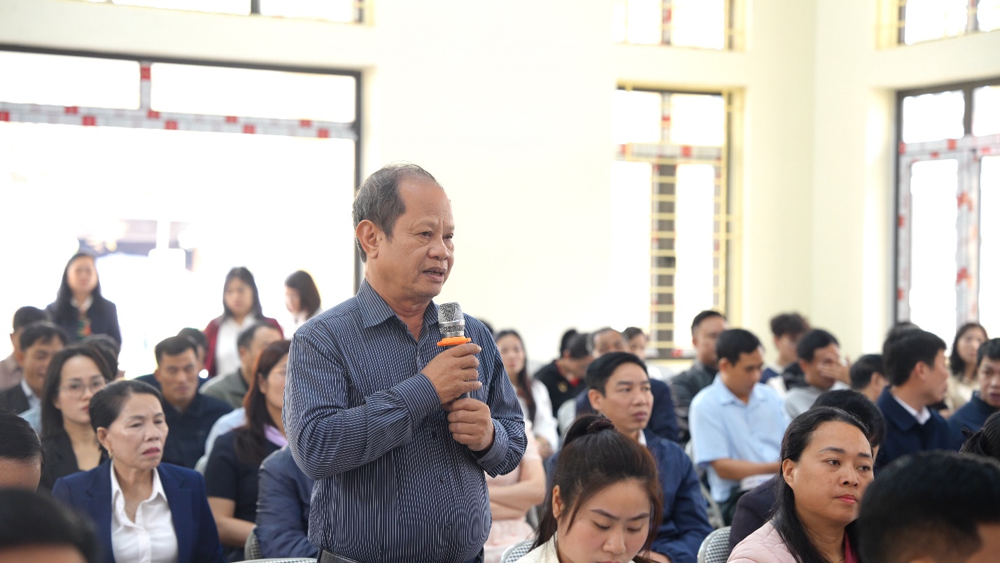 A person speaking into a microphone  AI-generated content may be incorrect.