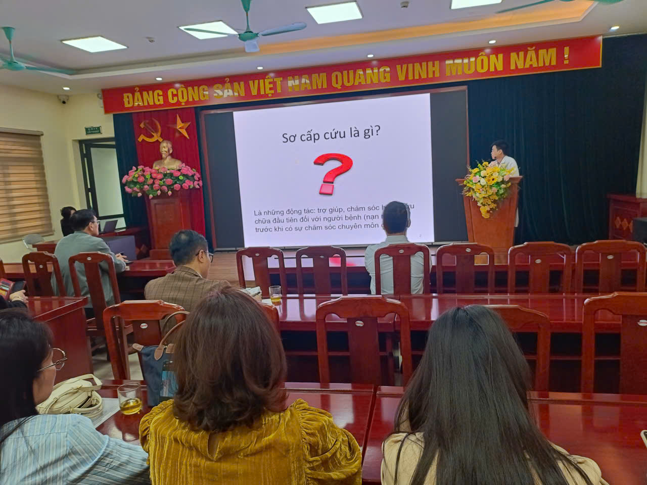 PHƯỜNG BA ĐÌNH TỔ CHỨC TẬP HUẤN SƠ CẤP CỨU CHO NHÂN VIÊN Y TẾ THAM GIA PHỤC VỤ CÔNG TÁC BẦU CỬ- Ảnh 3.