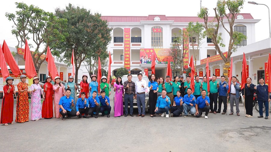 Xã Suối Hai tuyên truyền lưu động về bầu cử- Ảnh 1.