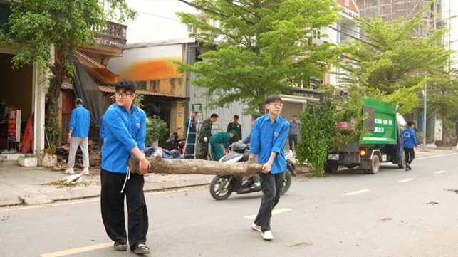 Xã Hoài Đức ra quân vệ sinh môi trường phục vụ bầu cử đại biểu Quốc hội khóa XVI và đại biểu HĐND các cấp nhiệm kỳ 2026-2031- Ảnh 8.