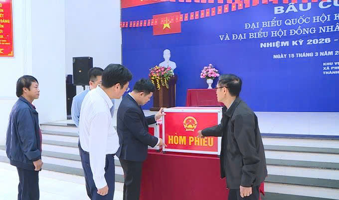 Đồng chí Chủ tịch UBND xã Kiều Trọng Sỹ kiểm tra công tác chuẩn bị bầu cử trên địa bàn- Ảnh 1.