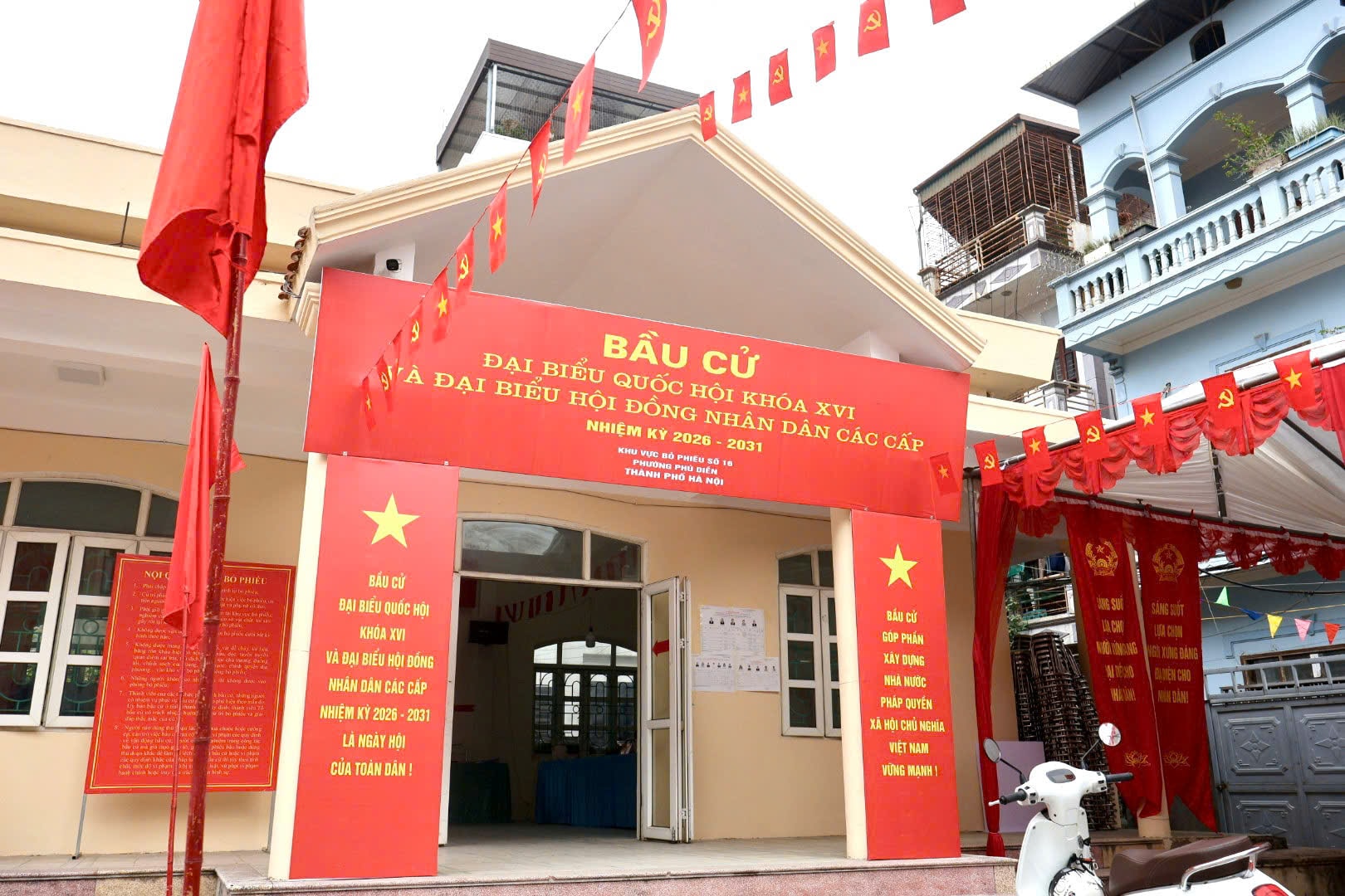 Phường Phú Diễn: Tổng duyệt quy trình, sẵn sàng đón cử tri- Ảnh 1.