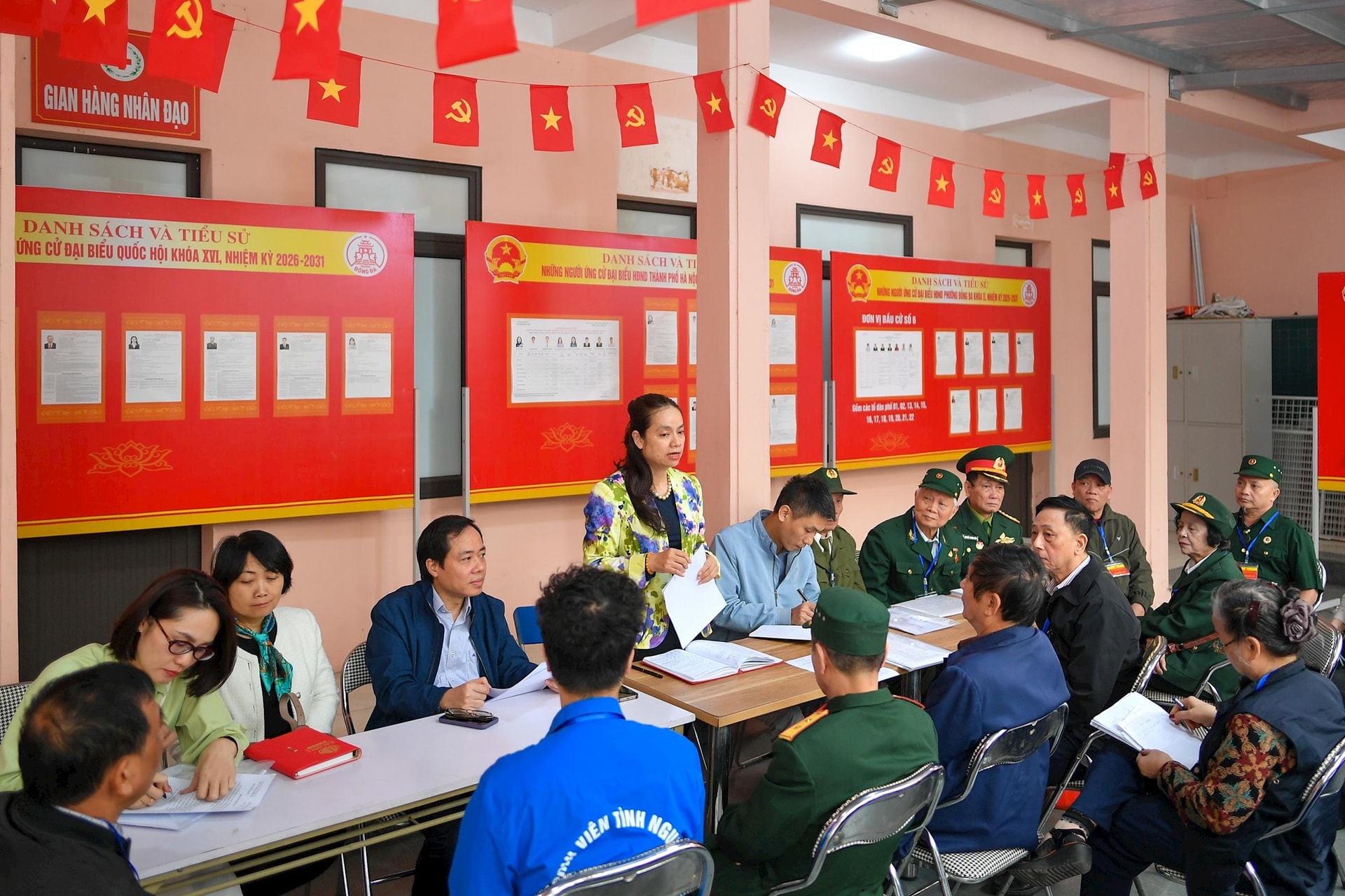 23 điểm bỏ phiếu ở Đống Đa sẵn sàng cho ngày bầu cử- Ảnh 4.