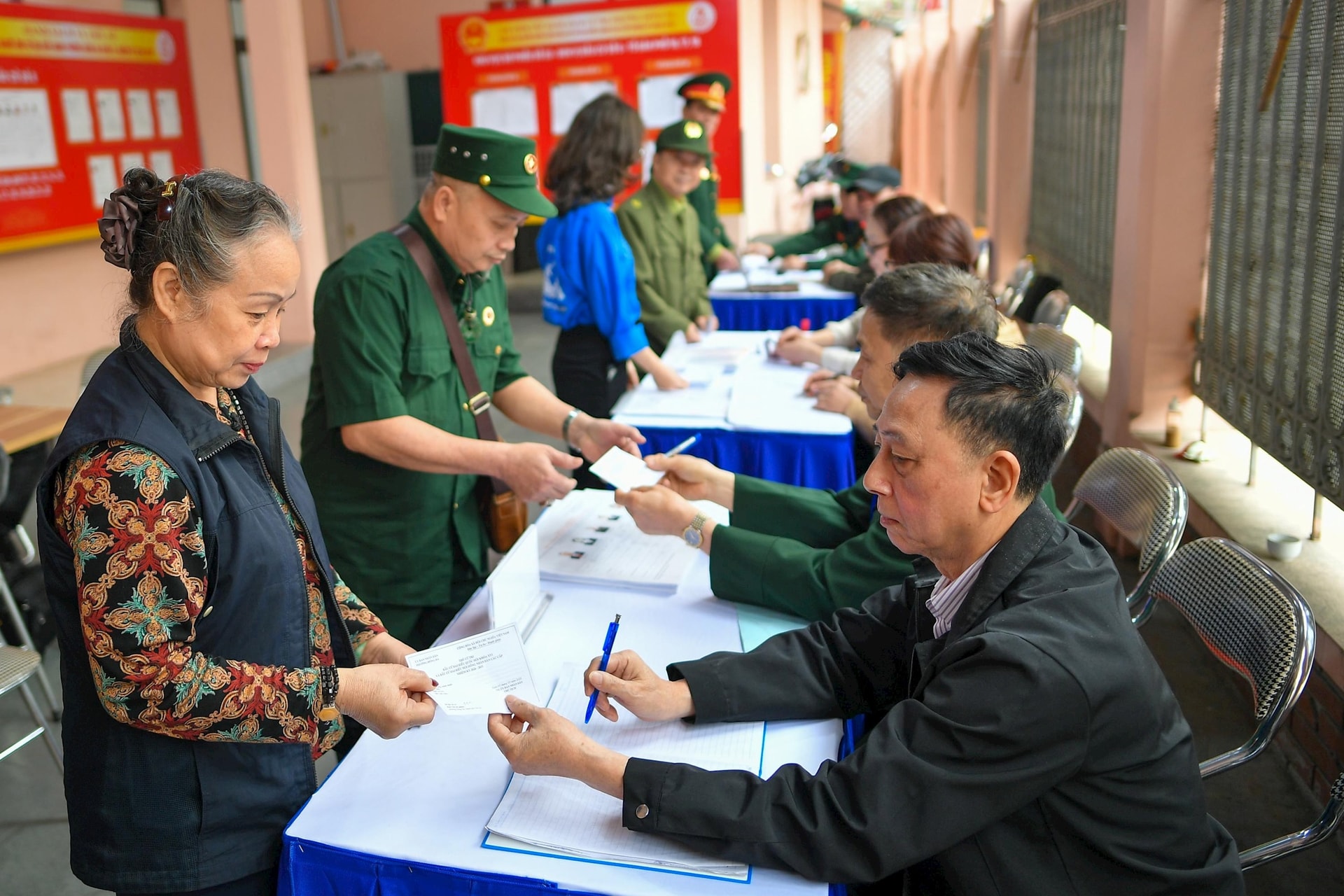 23 điểm bỏ phiếu ở Đống Đa sẵn sàng cho ngày bầu cử- Ảnh 3.