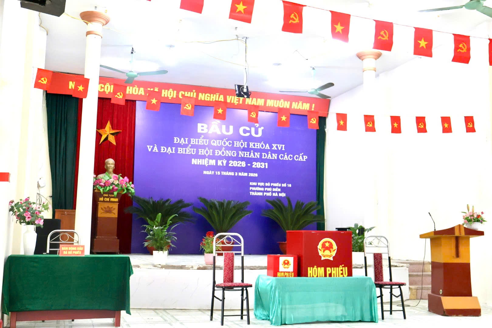 Phường Phú Diễn: Tổng duyệt quy trình, sẵn sàng đón cử tri- Ảnh 2.