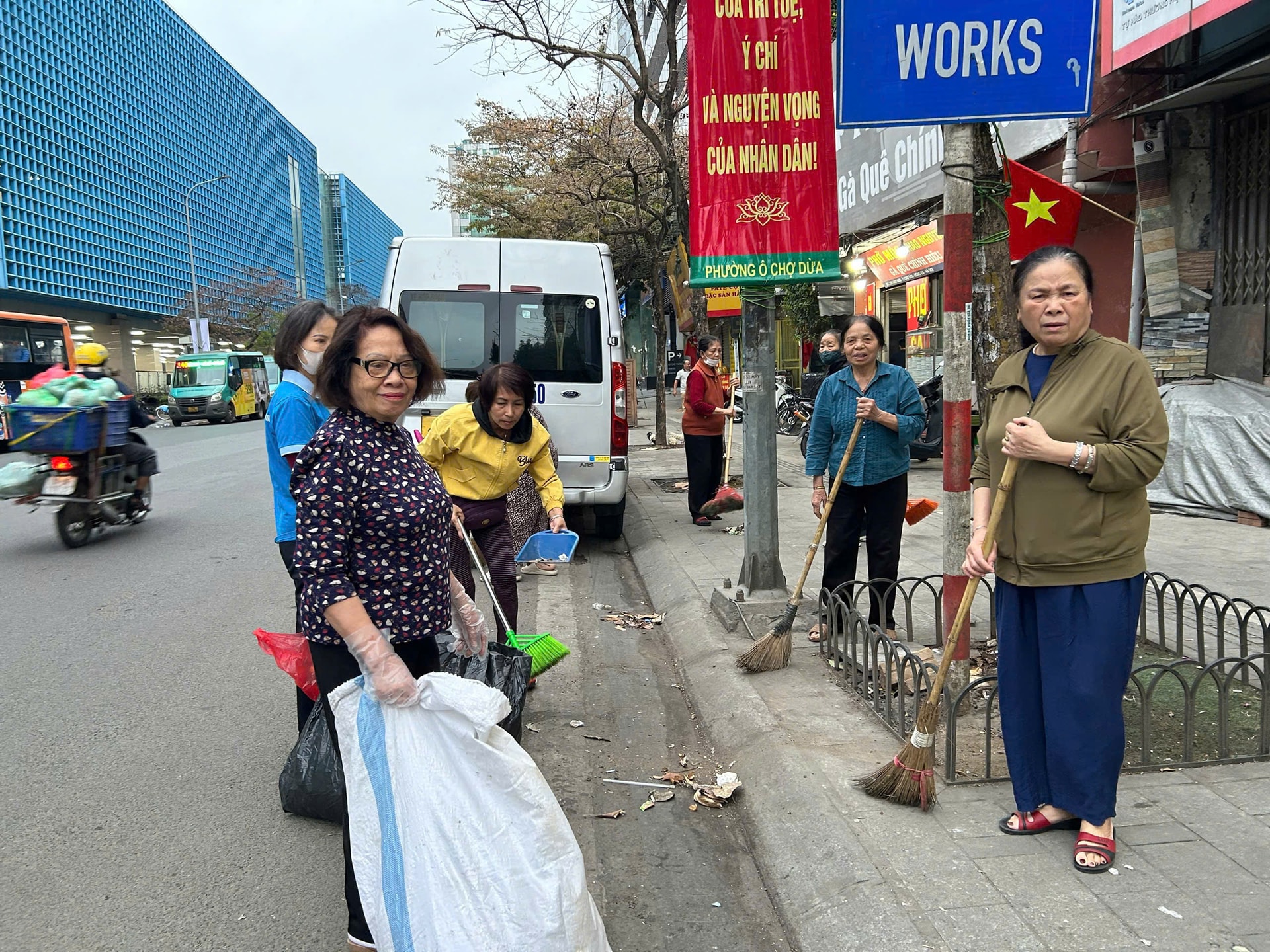 Phường Ô Chợ Dừa tổng vệ sinh môi trường phục vụ bầu cử- Ảnh 3.