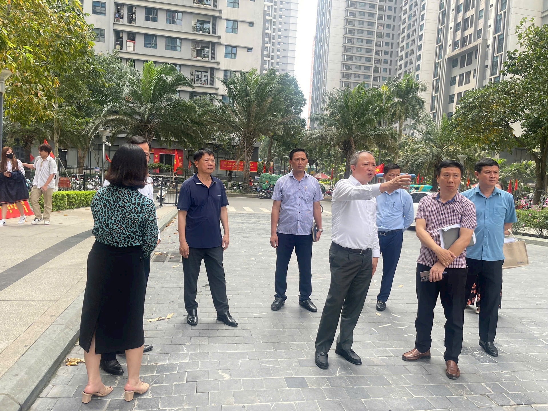 Công tác chuẩn bị tại các điểm bỏ phiếu phường Phú Diễn: Nhiều cách làm khoa học, hiệu quả- Ảnh 6.