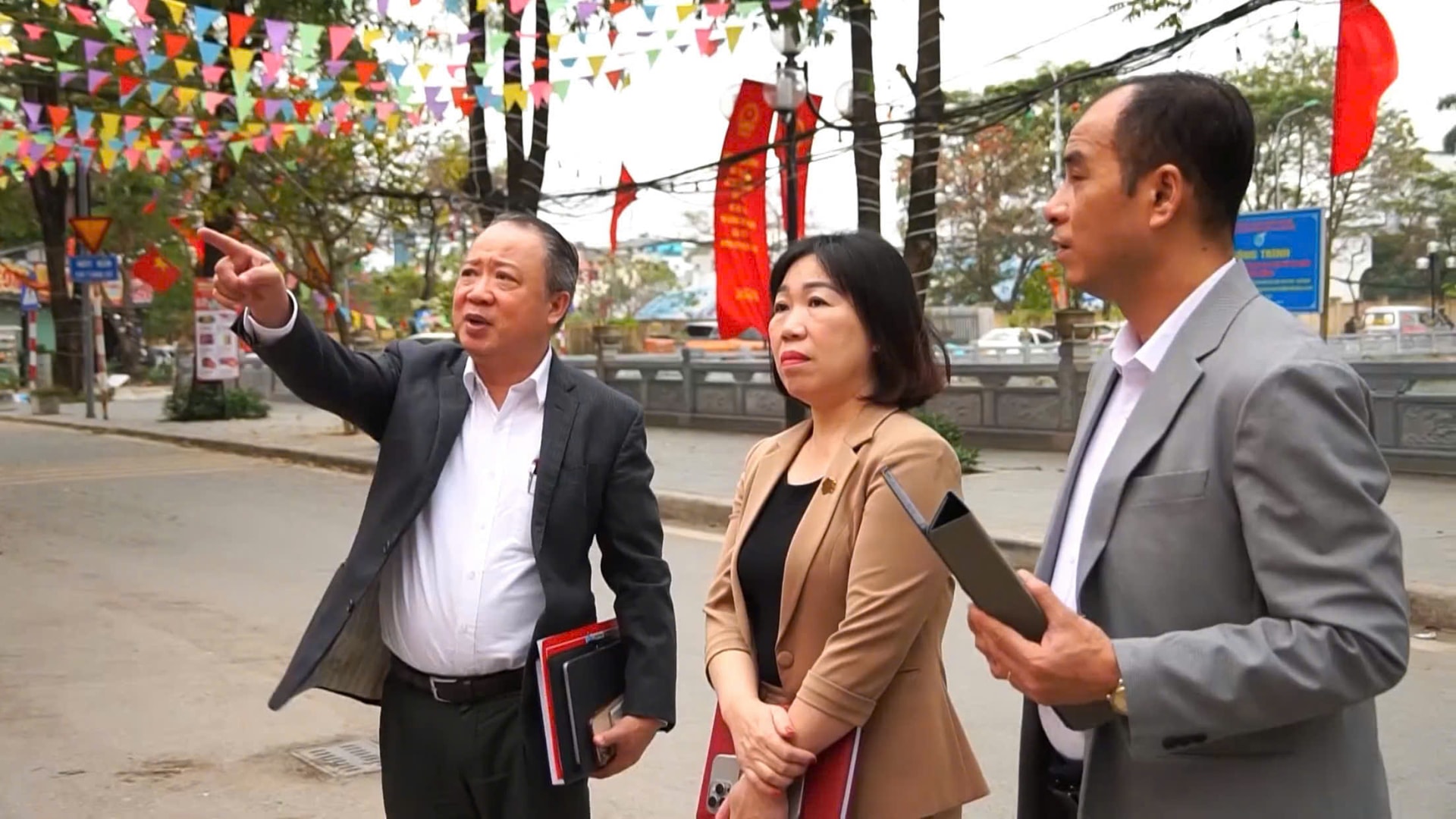 Công tác chuẩn bị tại các điểm bỏ phiếu phường Phú Diễn: Nhiều cách làm khoa học, hiệu quả- Ảnh 5.