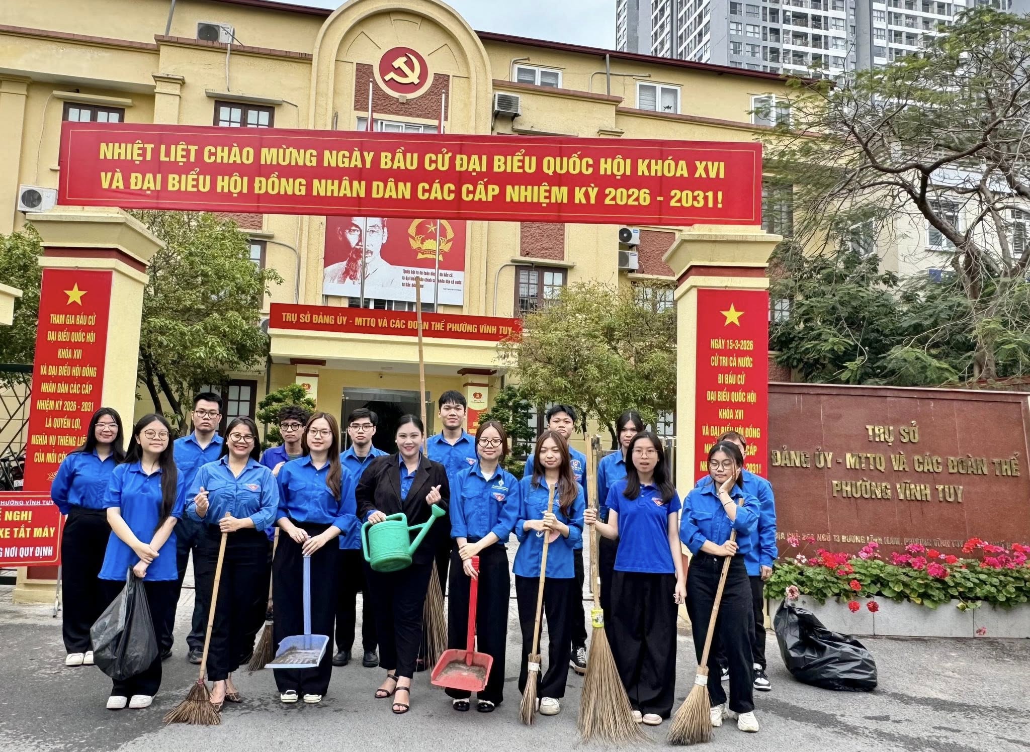 ĐOÀN TNCS HỒ CHÍ MINH PHƯỜNG VĨNH TUY RA QUÂN VỆ SINH MÔI TRƯỜNG CHÀO MỪNG CUỘC BẦU CỬ ĐẠI BIỂU QUỐC HỘI VÀ ĐẠI BIỂU HĐND CÁC CẤP, NHIỆM KỲ 2026 - 2031 VÀ HƯỞNG ỨNG THÁNG THANH NIÊN NĂM 2026- Ảnh 1.