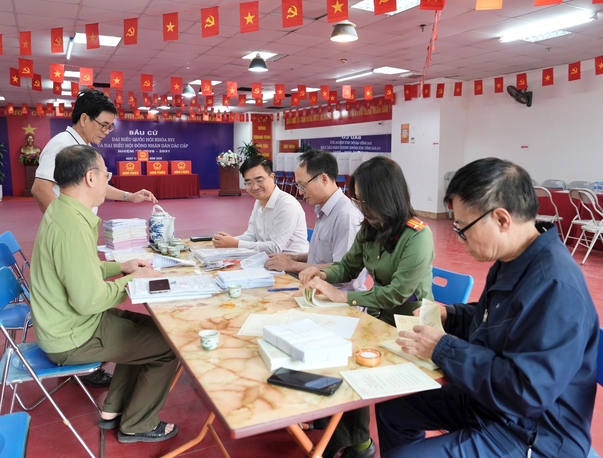 Chuẩn bị chu đáo cho ngày hội bầu cử tại Khương Đình- Ảnh 2.