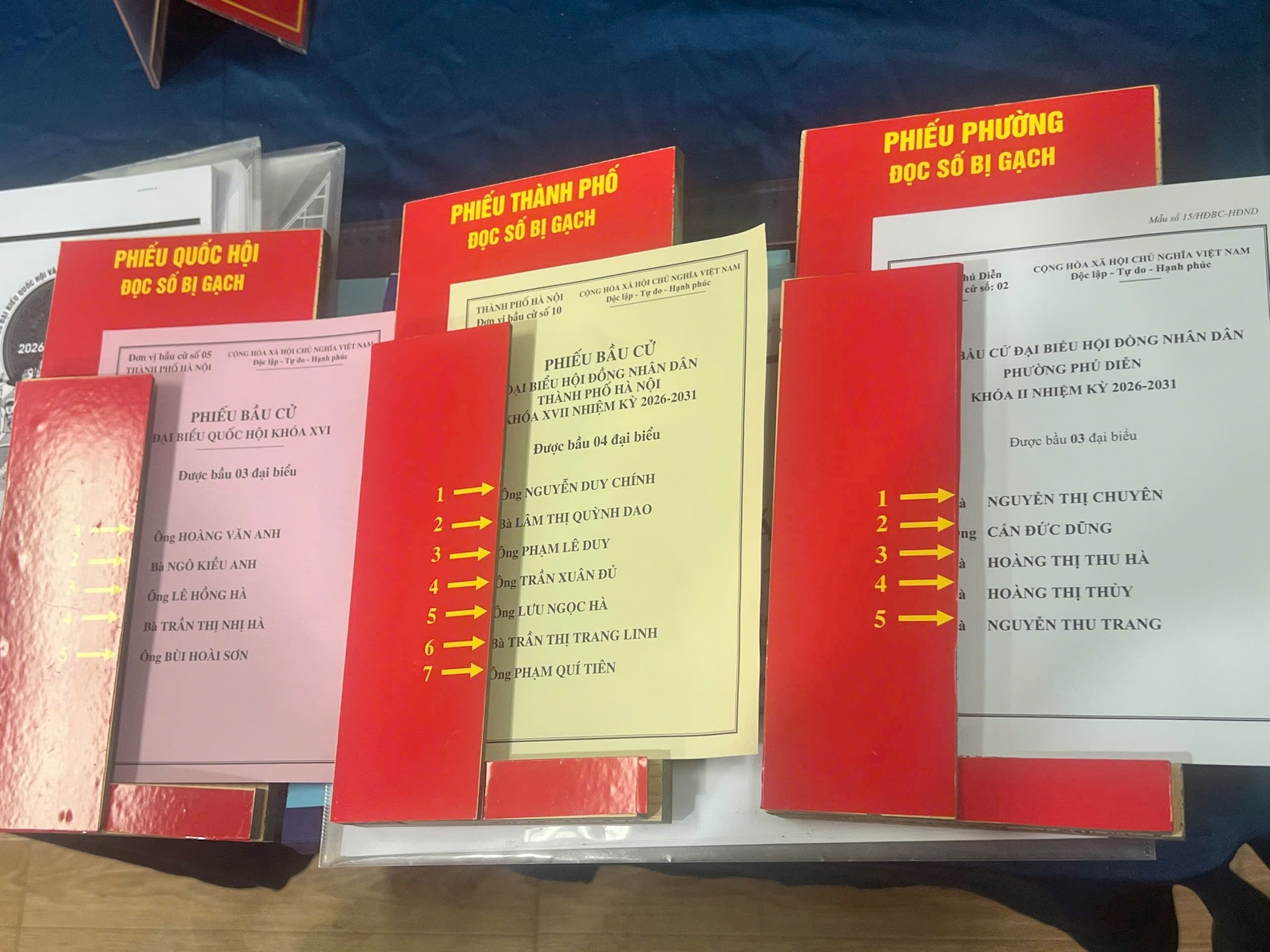 Công tác chuẩn bị tại các điểm bỏ phiếu phường Phú Diễn: Nhiều cách làm khoa học, hiệu quả- Ảnh 2.