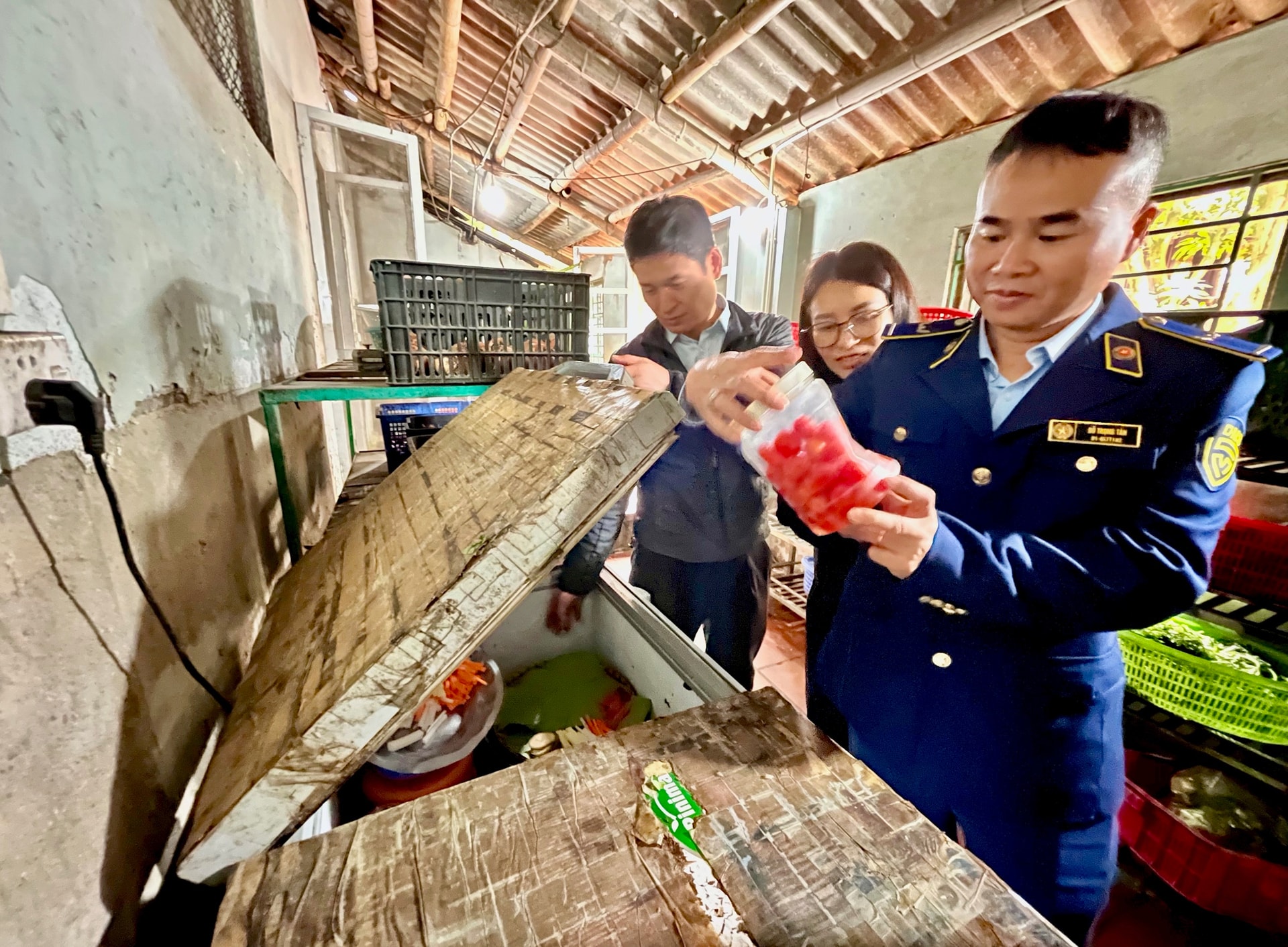 Xã Nội Bài không nương tay với vi phạm an toàn thực phẩm- Ảnh 1.