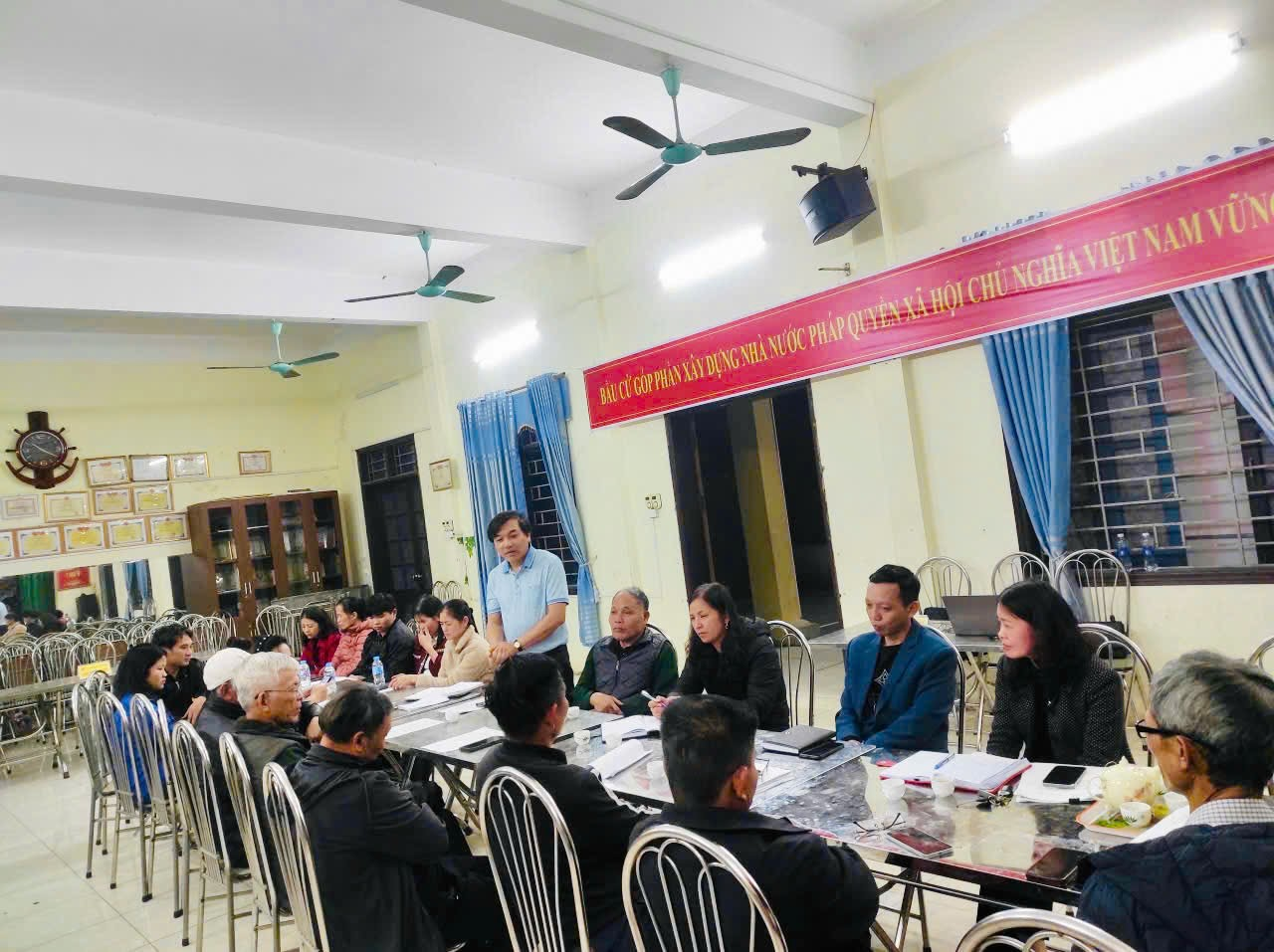 Ô Diên tập huấn xử lý tình huống phát sinh tại các điểm bỏ phiếu- Ảnh 1.