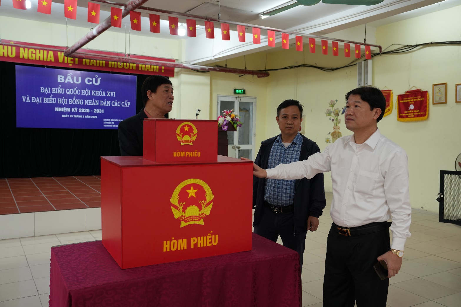 A person standing next to a red box  AI-generated content may be incorrect.