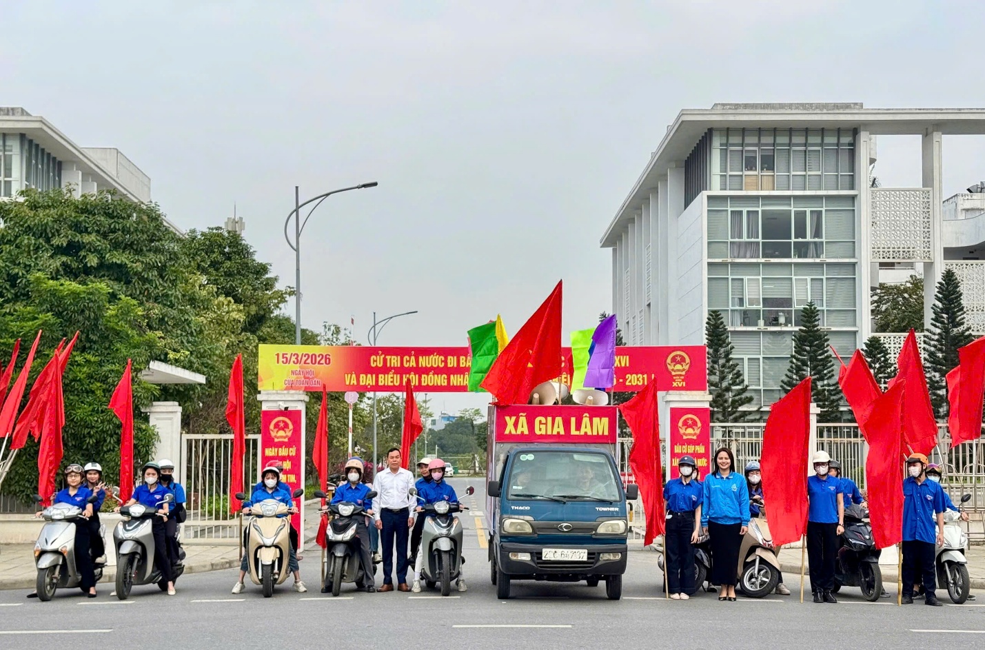 Tuổi trẻ Gia Lâm tích cực ra quân tuyên truyền lưu động chào mừng ngày bầu cử Quốc hội khóa XVI và đại biểu HĐND các cấp nhiệm kỳ 2026–2031- Ảnh 1.