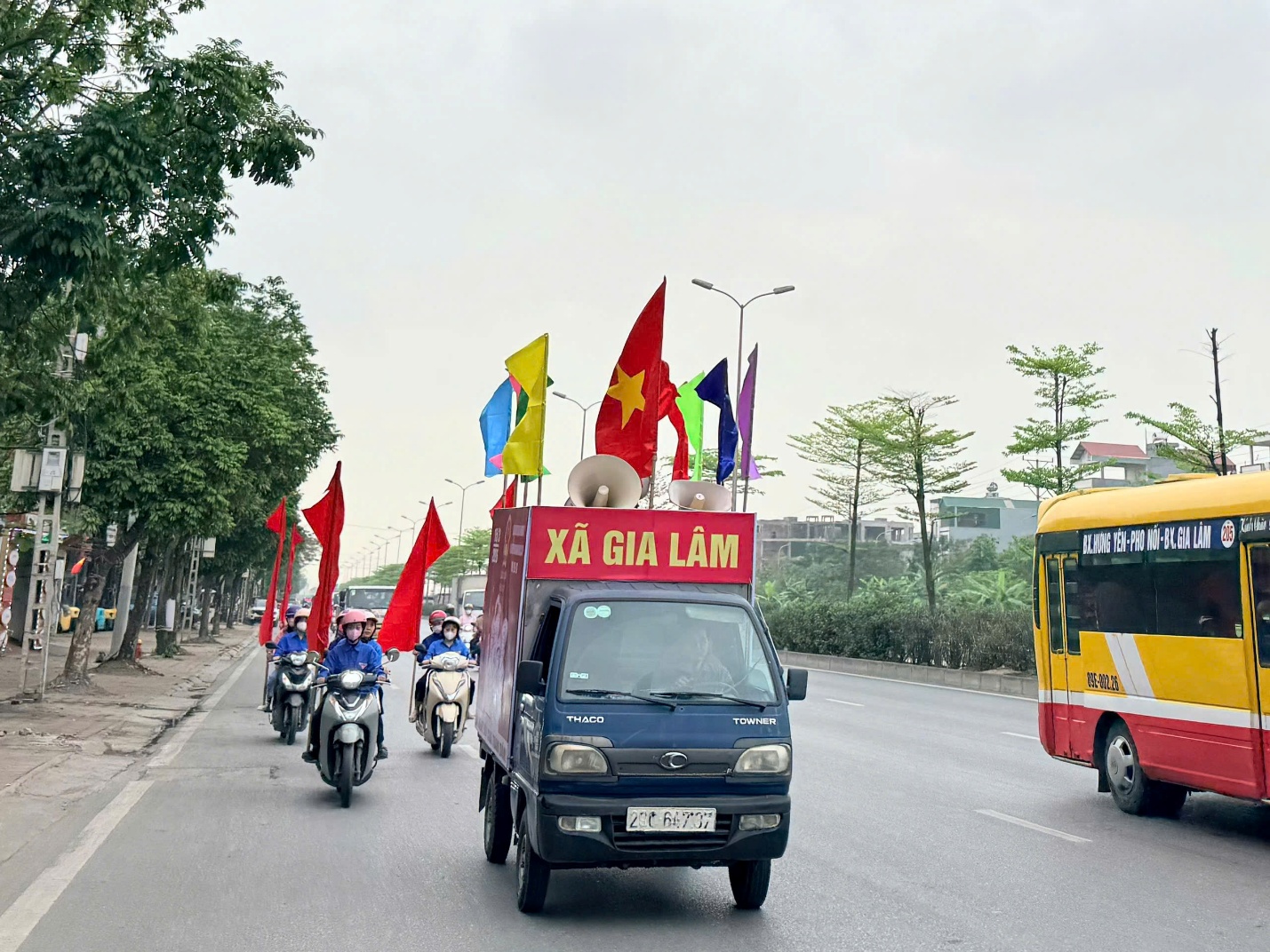 Tuổi trẻ Gia Lâm tích cực ra quân tuyên truyền lưu động chào mừng ngày bầu cử Quốc hội khóa XVI và đại biểu HĐND các cấp nhiệm kỳ 2026–2031- Ảnh 2.