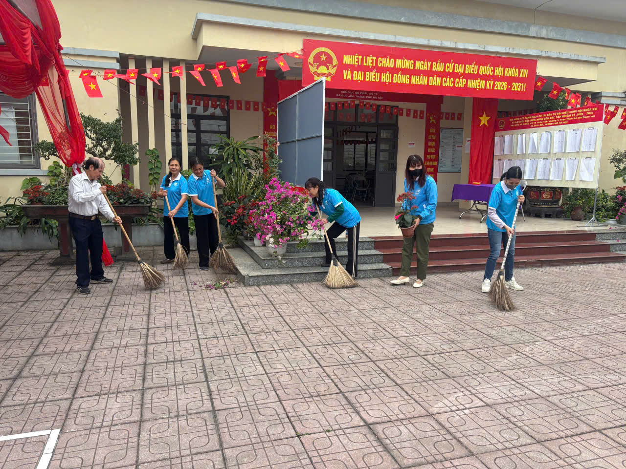 Xã Gia Lâm đồng loạt ra quân tổng vệ sinh môi trường chào mừng ngày bầu cử- Ảnh 5.