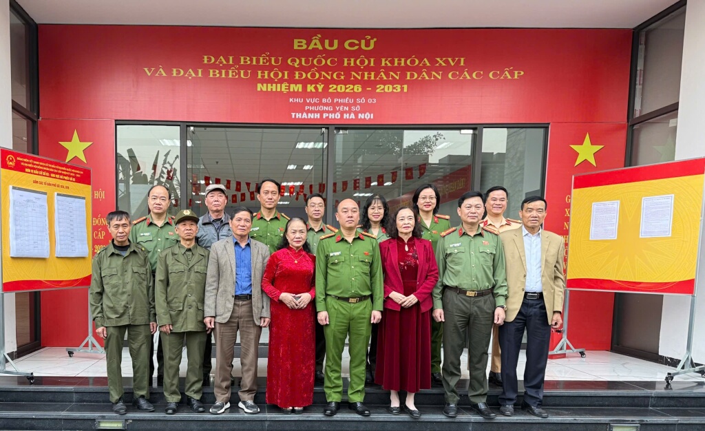 Đoàn công tác CATP Hà Nội kiểm tra công tác chuẩn bị bầu cử tại phường Yên Sở- Ảnh 1.