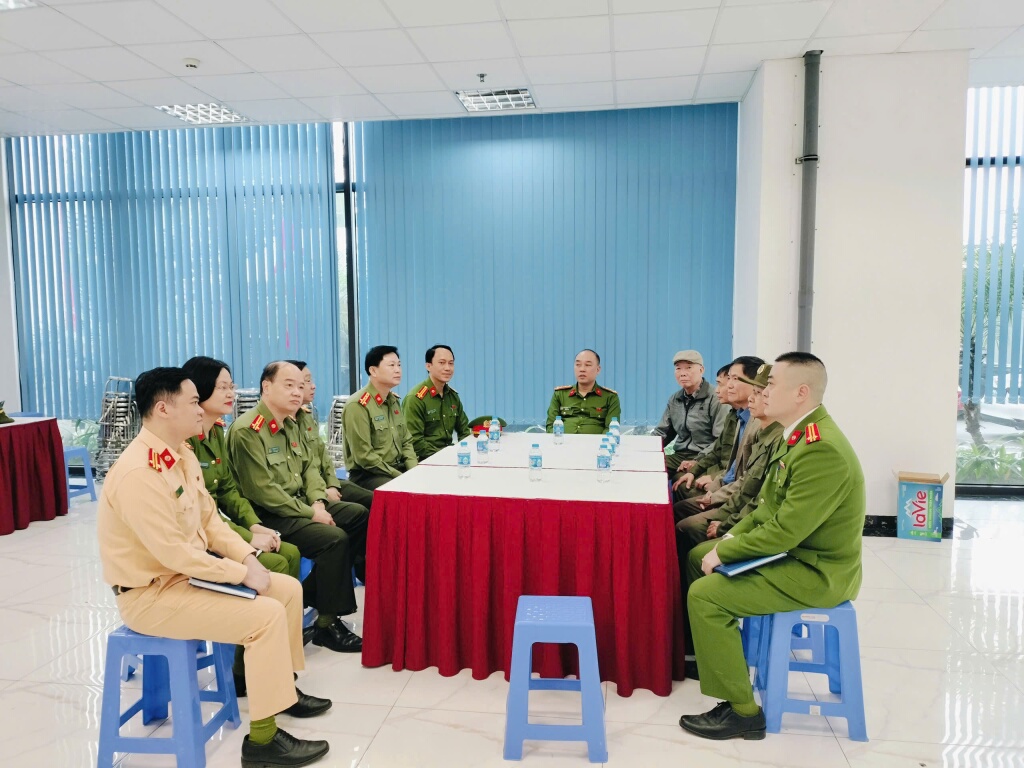 Đoàn công tác CATP Hà Nội kiểm tra công tác chuẩn bị bầu cử tại phường Yên Sở- Ảnh 3.