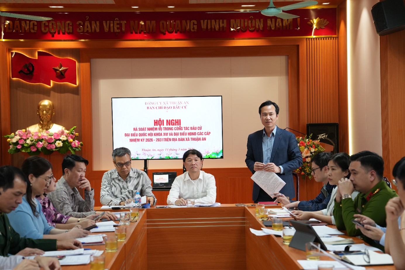 A group of people in a meeting  AI-generated content may be incorrect.