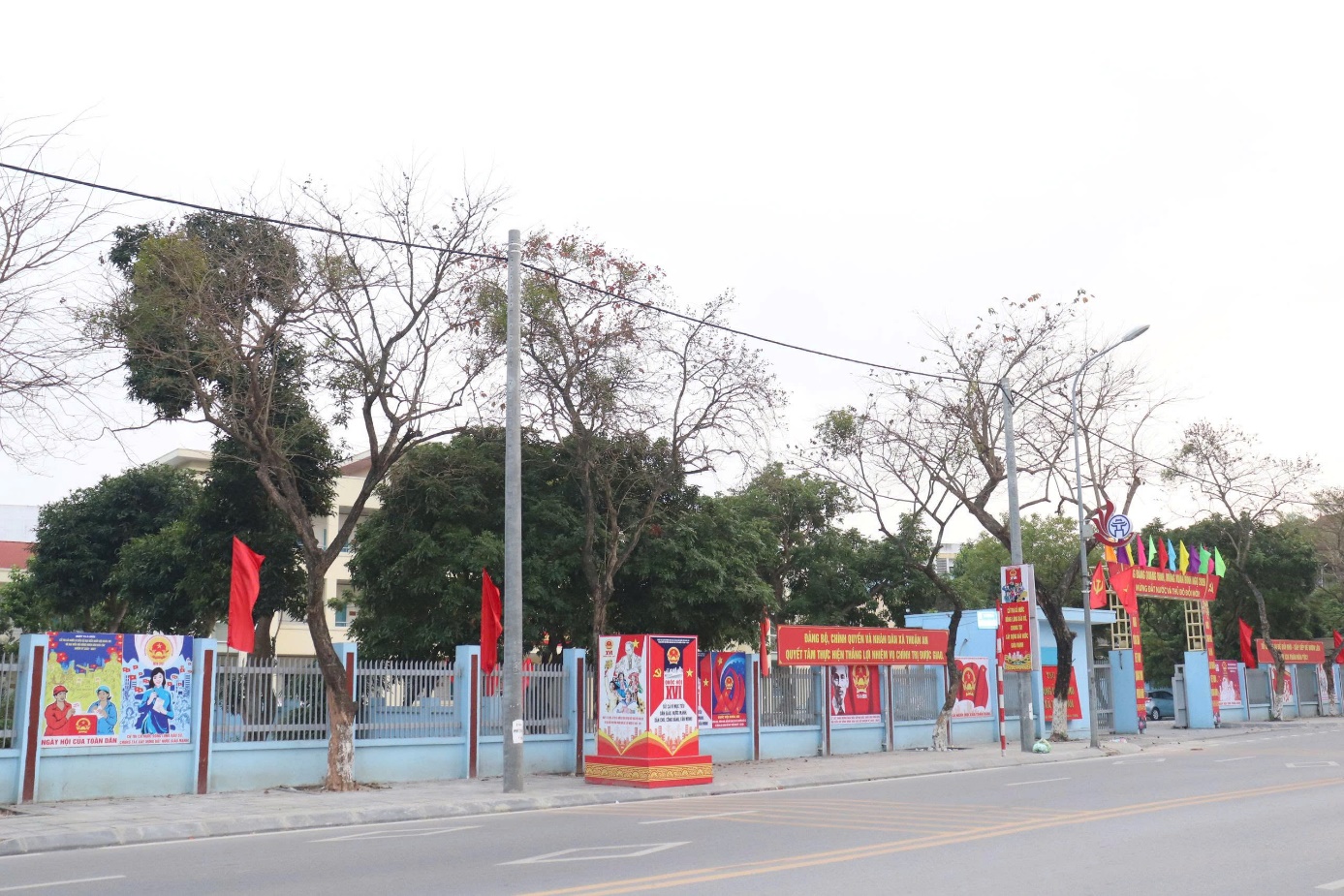 Ảnh có chứa ngoài trời, cây cối, bầu trời, con đường  Nội dung do AI tạo ra có thể không chính xác.