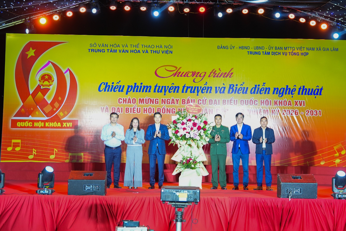 Xã Gia Lâm tổ chức chương trình chiếu phim và biểu diễn nghệ thuật chào mừng ngày bầu cử- Ảnh 2.