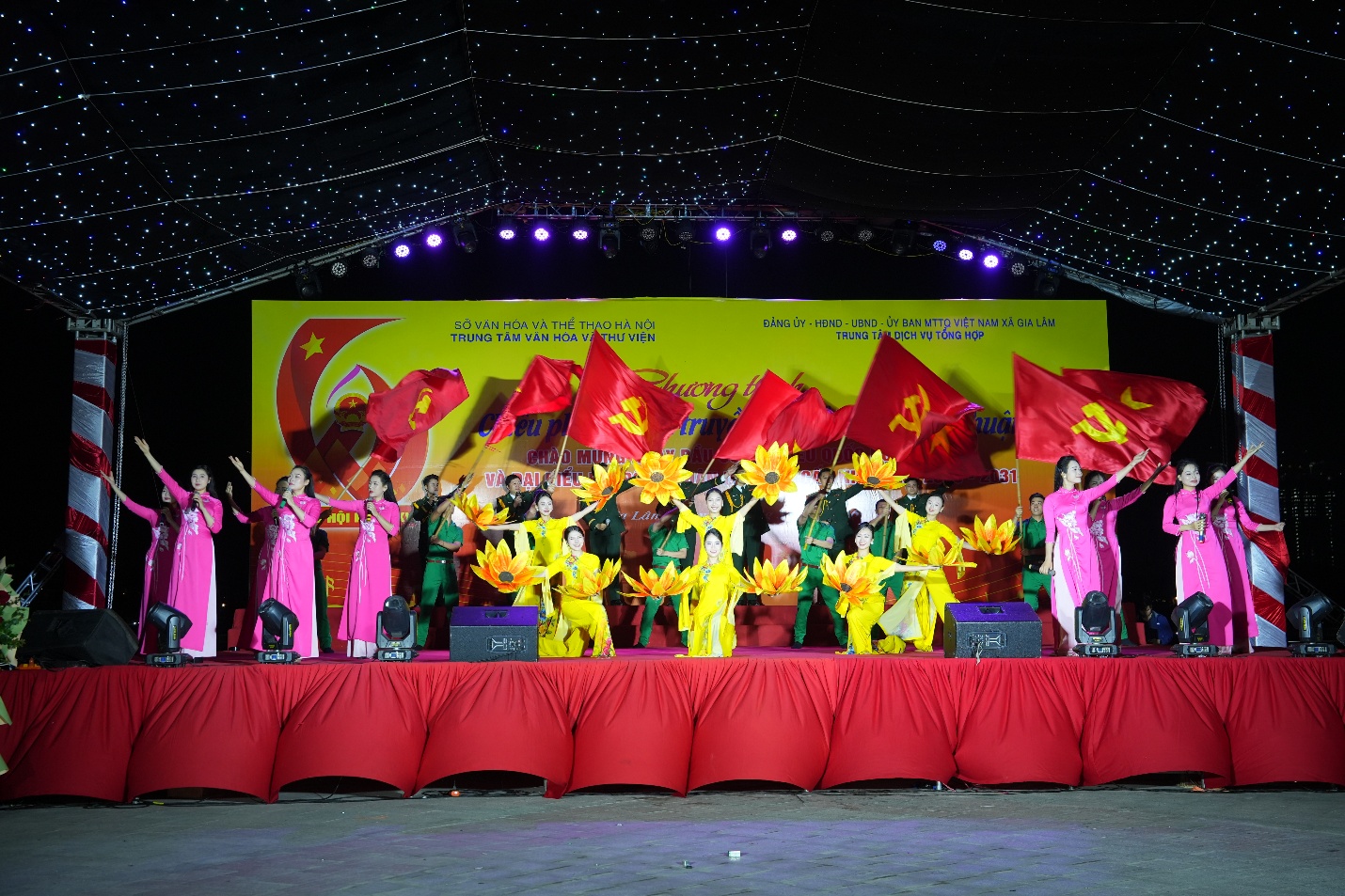 Xã Gia Lâm tổ chức chương trình chiếu phim và biểu diễn nghệ thuật chào mừng ngày bầu cử- Ảnh 4.