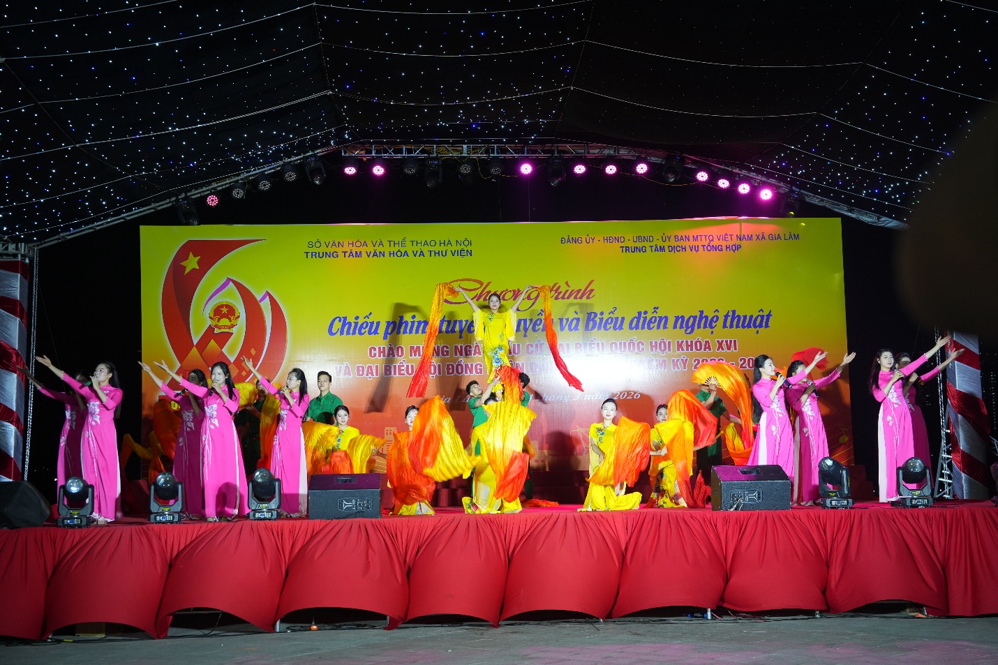 Xã Gia Lâm tổ chức chương trình chiếu phim và biểu diễn nghệ thuật chào mừng ngày bầu cử- Ảnh 5.